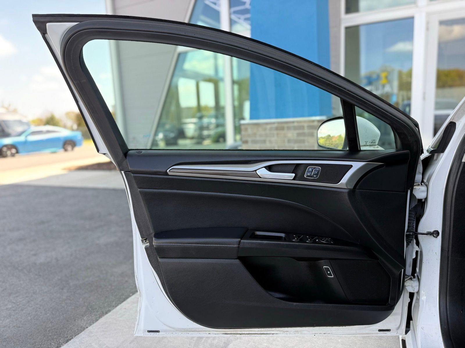 Used 2018 Ford Fusion SE w/ Equipment Group 602A FWD image 13