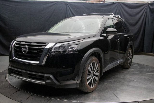 Used 2024 Nissan Pathfinder Platinum w/ Cargo Package image 6