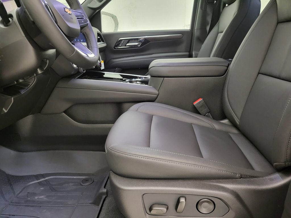 New 2026 Chevrolet Suburban LT w/ Comfort Package image 6