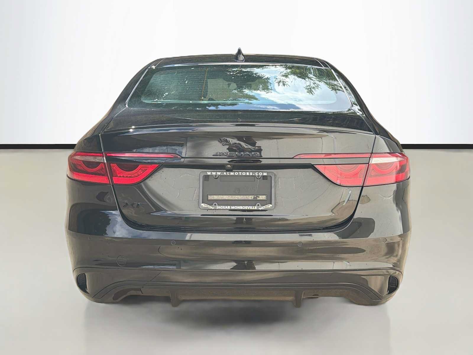 Certified 2023 Jaguar XF R-Dynamic SE AWD/4WD image 4