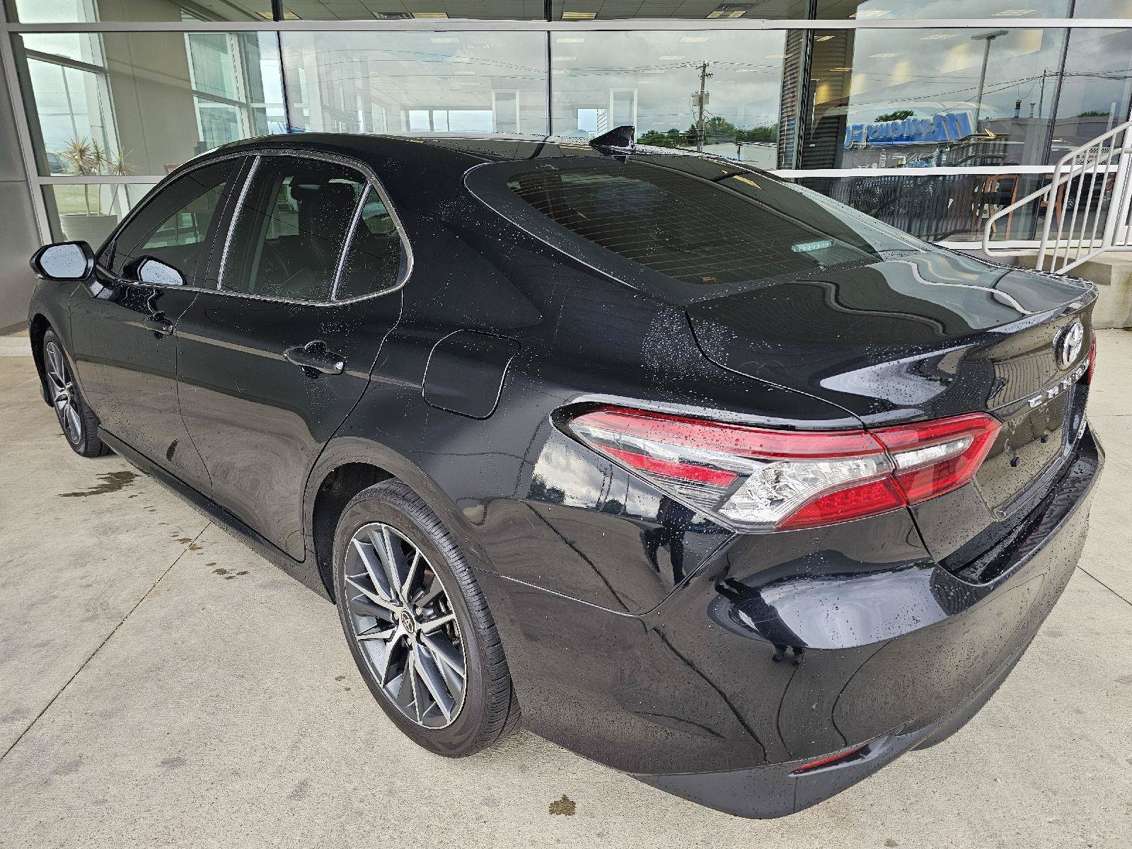 Used 2024 Toyota Camry XLE FWD image 3