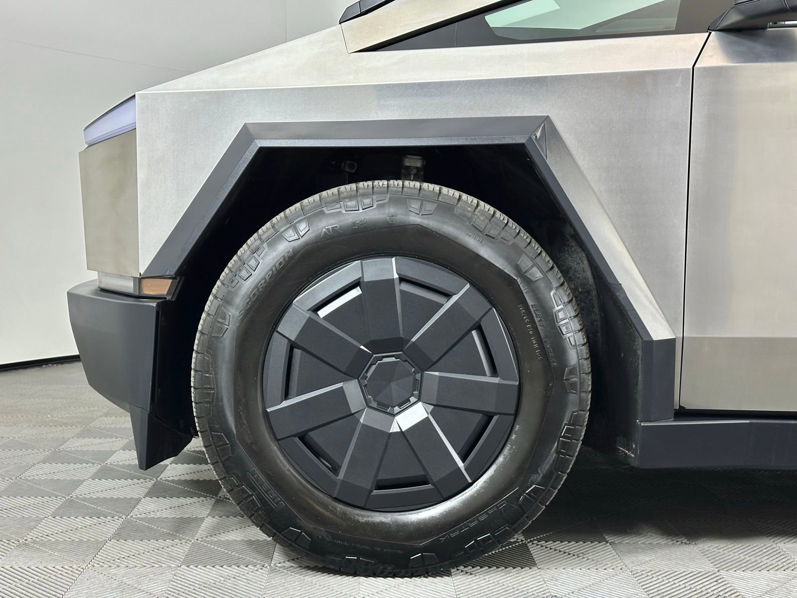 Used 2025 Tesla Cybertruck AWD Crew Cab image 8