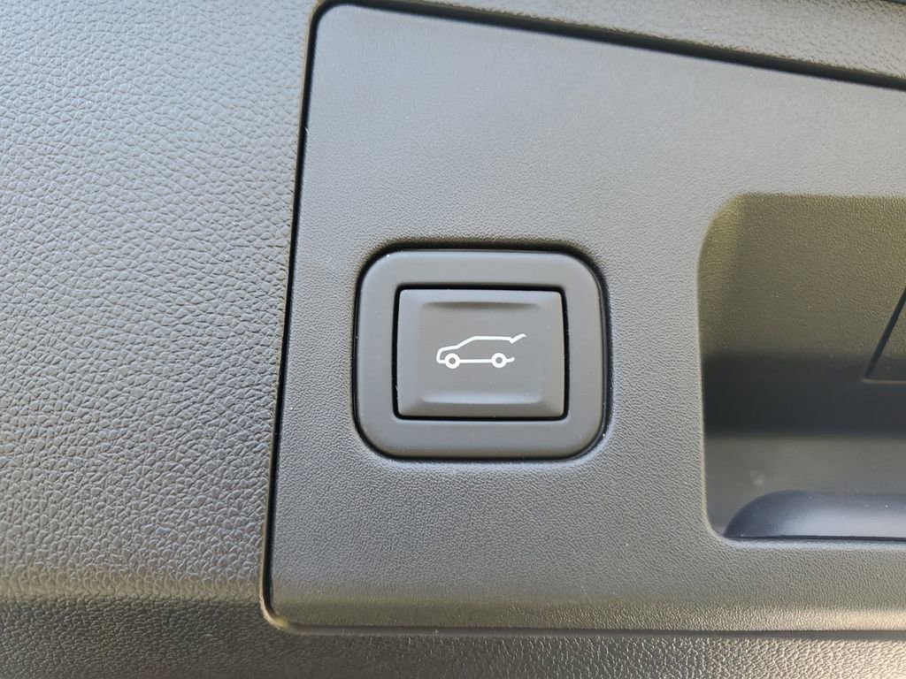 Used 2023 Cadillac XT4 Sport w/ Enhanced Visibility Package AWD/4WD image 12