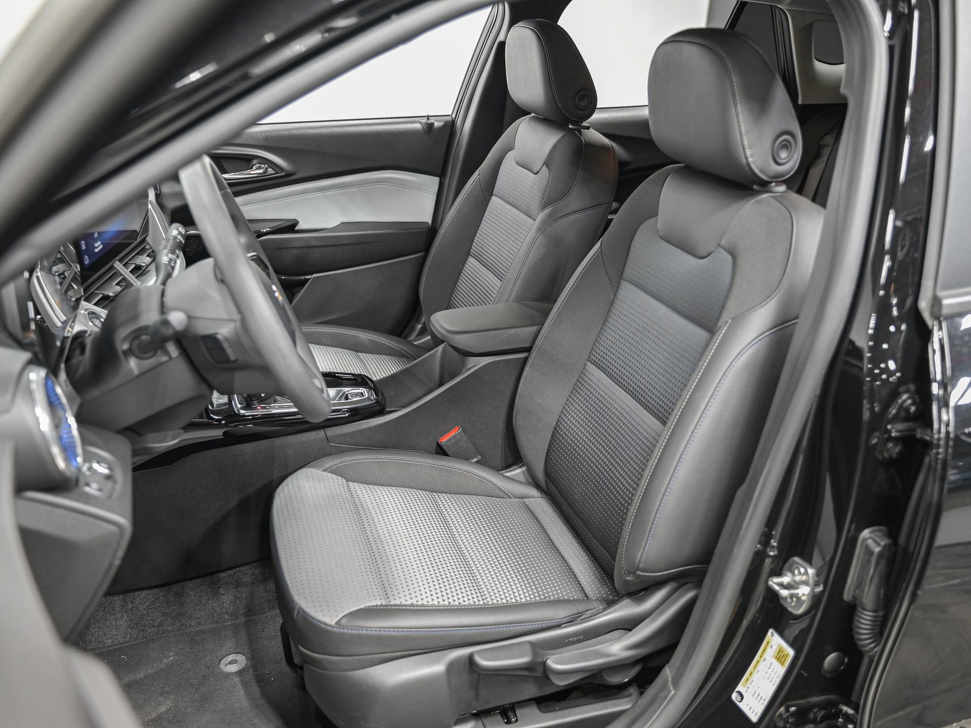 Used 2026 Chevrolet Trax LT w/ LT Convenience Package image 15