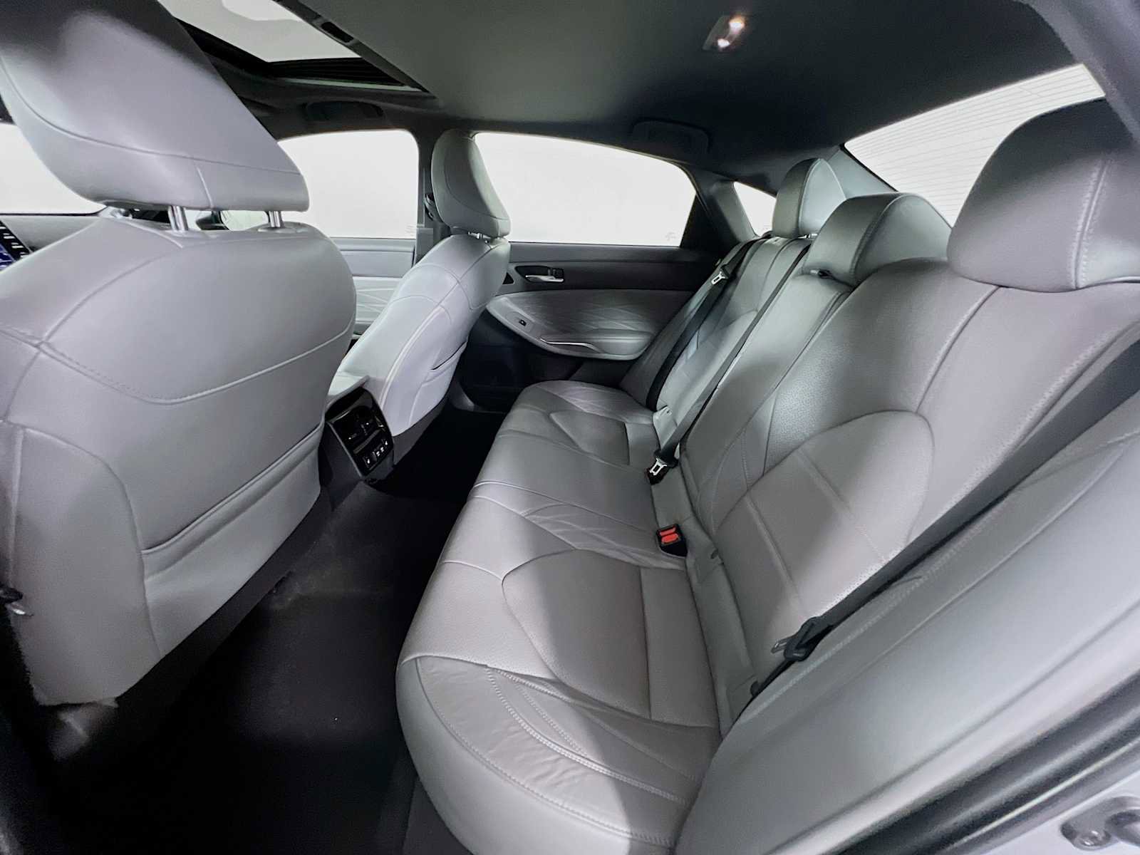 Used 2019 Toyota Avalon Limited image 26