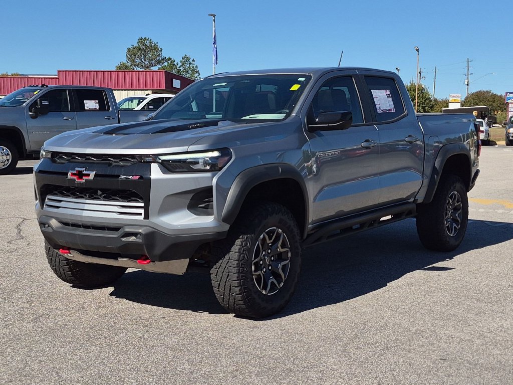 Used 2025 Chevrolet Colorado ZR2 w/ Technology Package AWD/4WD image 8