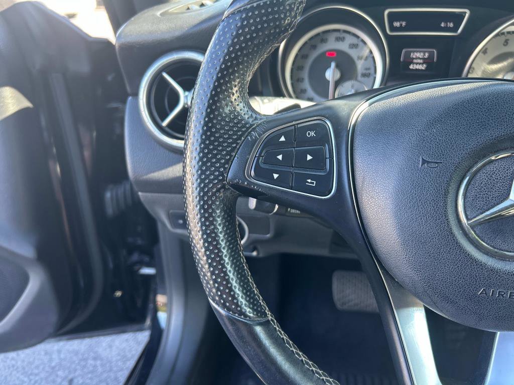 Used 2015 Mercedes-Benz CLA 250 4MATIC image 22