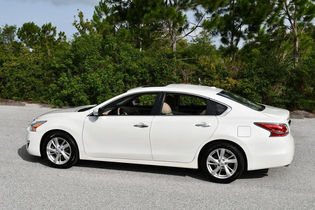 Used 2015 Nissan Altima 2.5 SL w/ Moonroof Package FWD image 4