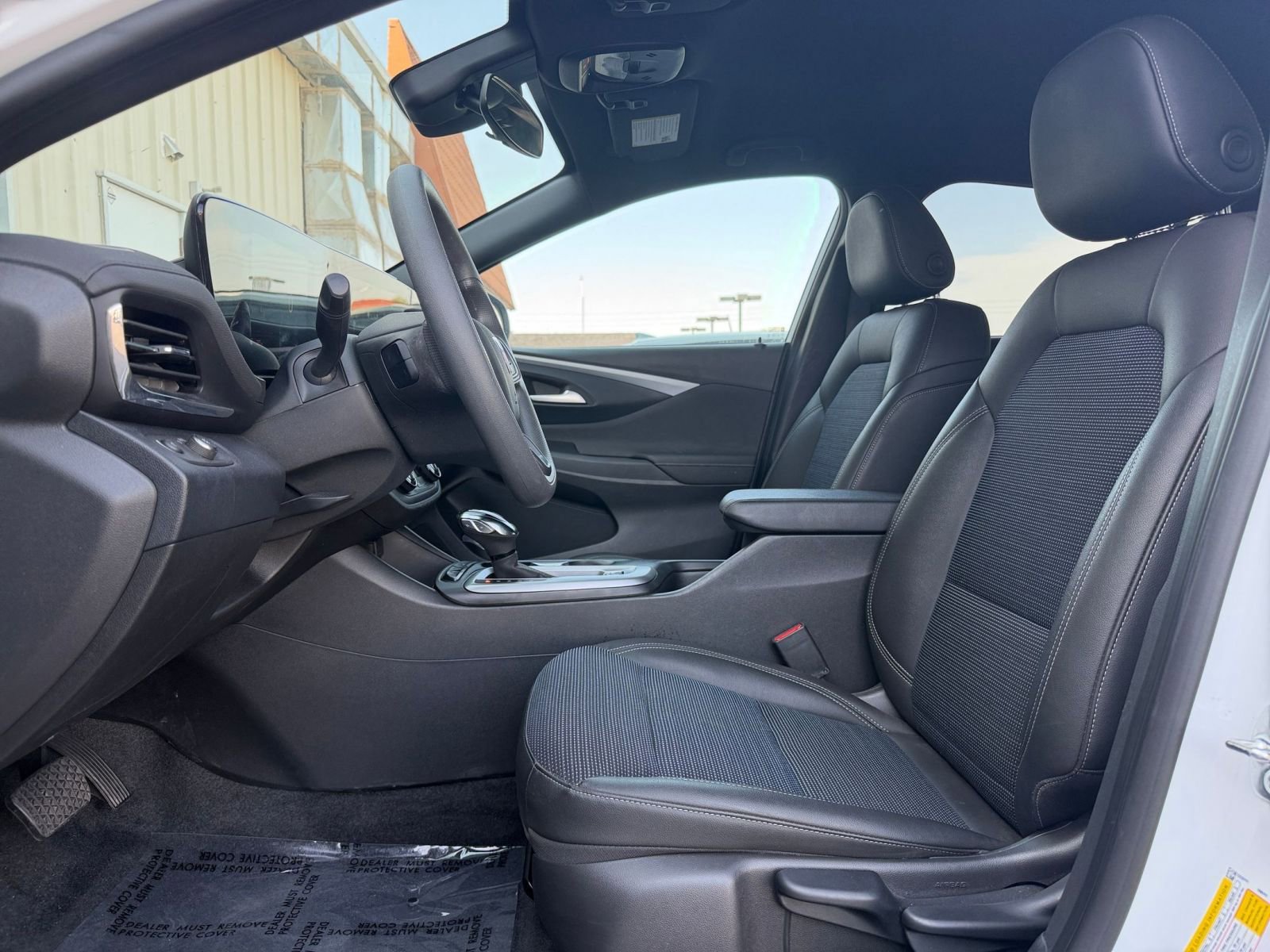 Used 2025 Buick Envista Preferred image 25