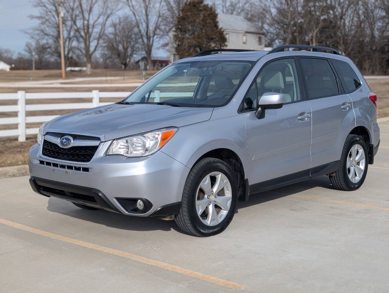 Used 2016 Subaru Forester 2.5i Premium w/ All-Weather Package AWD/4WD image 2