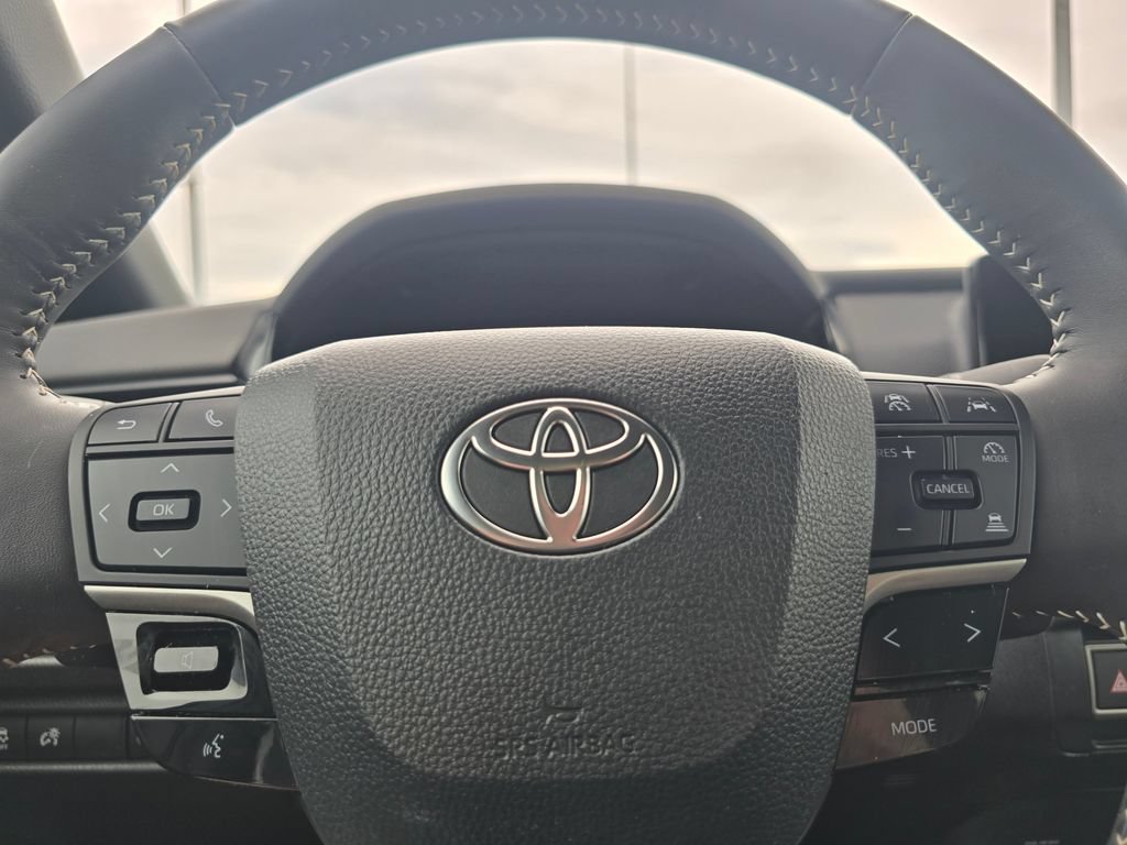 Used 2025 Toyota Camry SE FWD image 25
