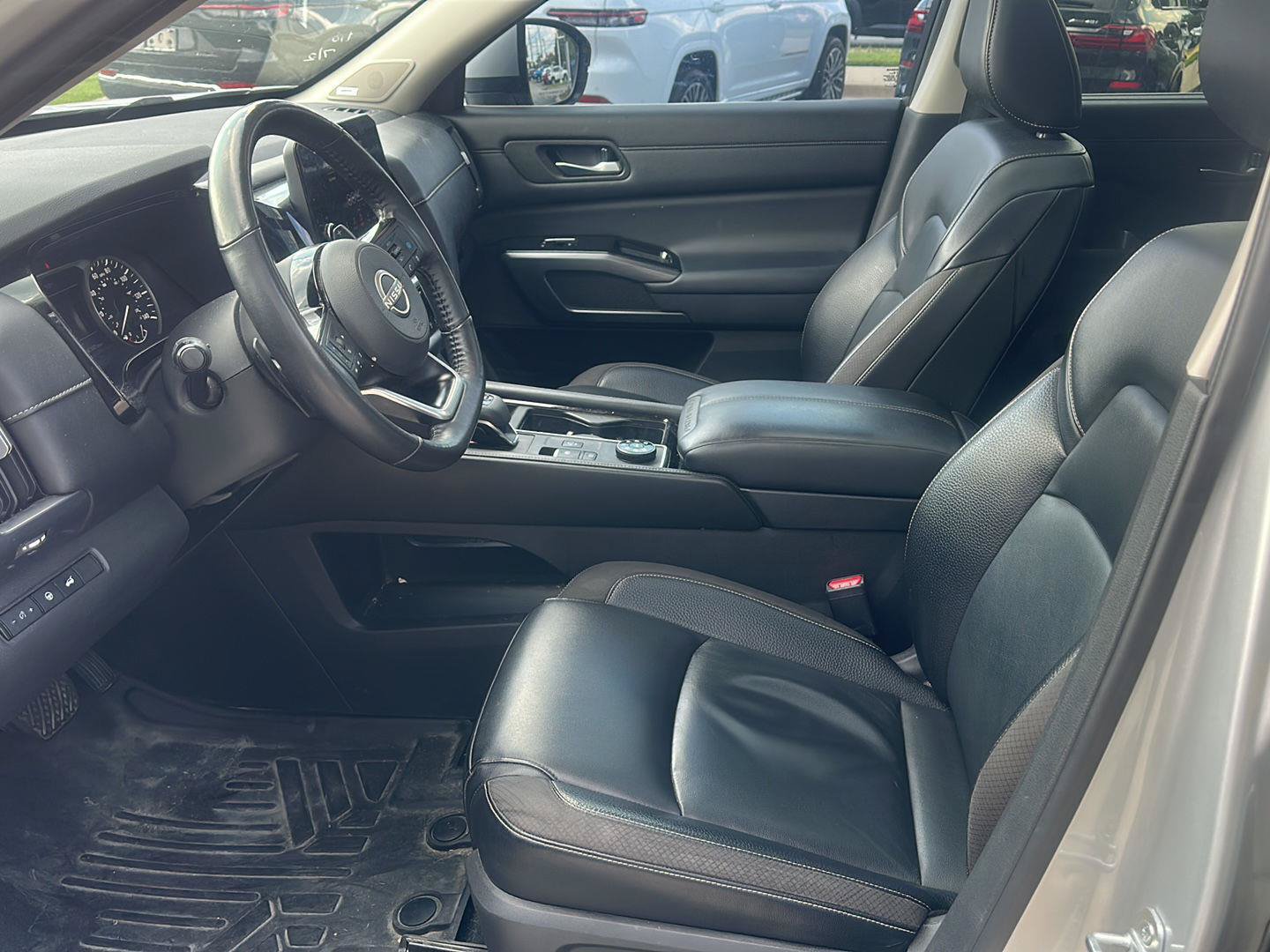 Used 2022 Nissan Pathfinder SL w/ SL Premium Package AWD/4WD image 16