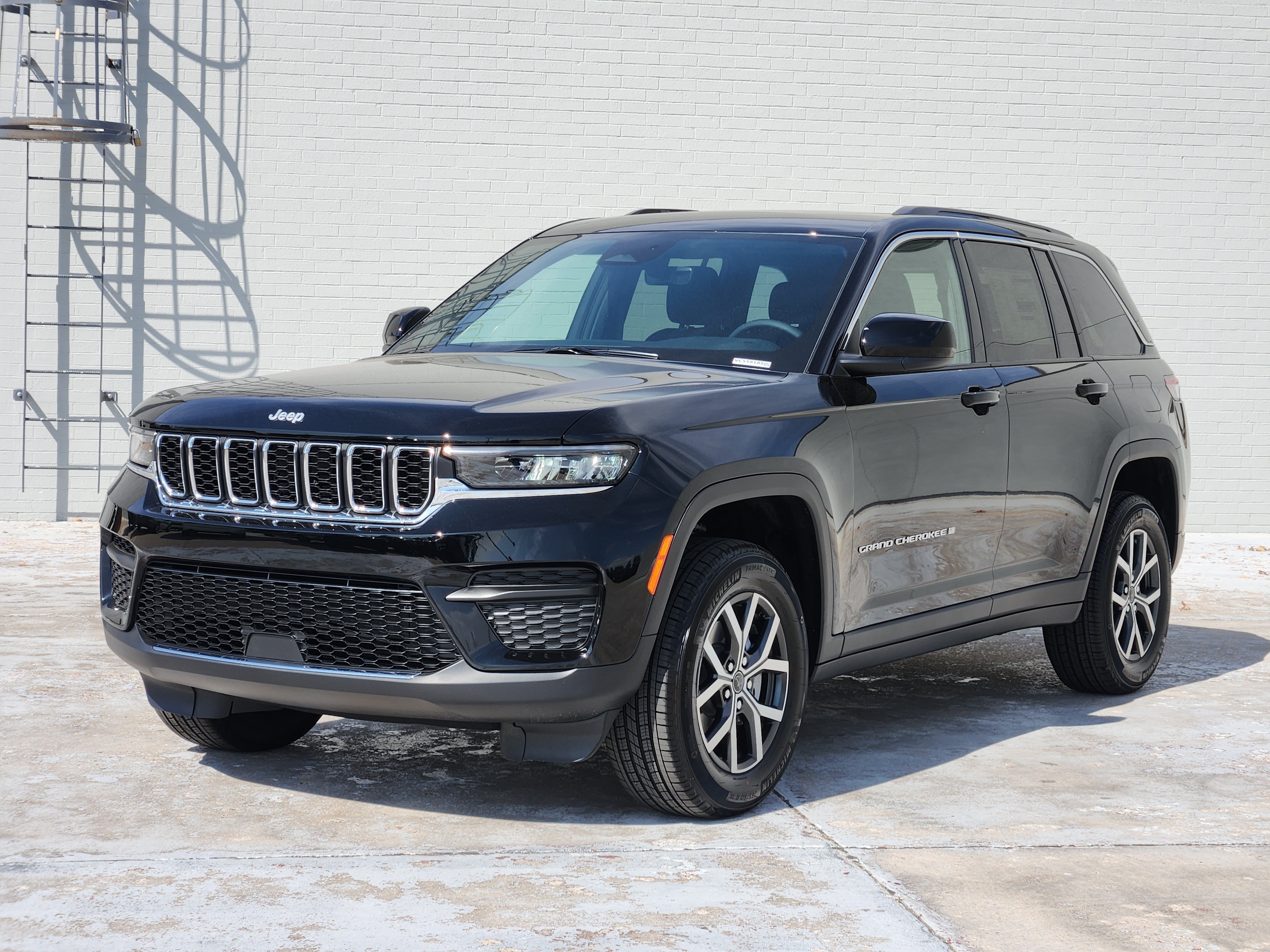 New 2027 Jeep Grand Cherokee Laredo X AWD/4WD image 2