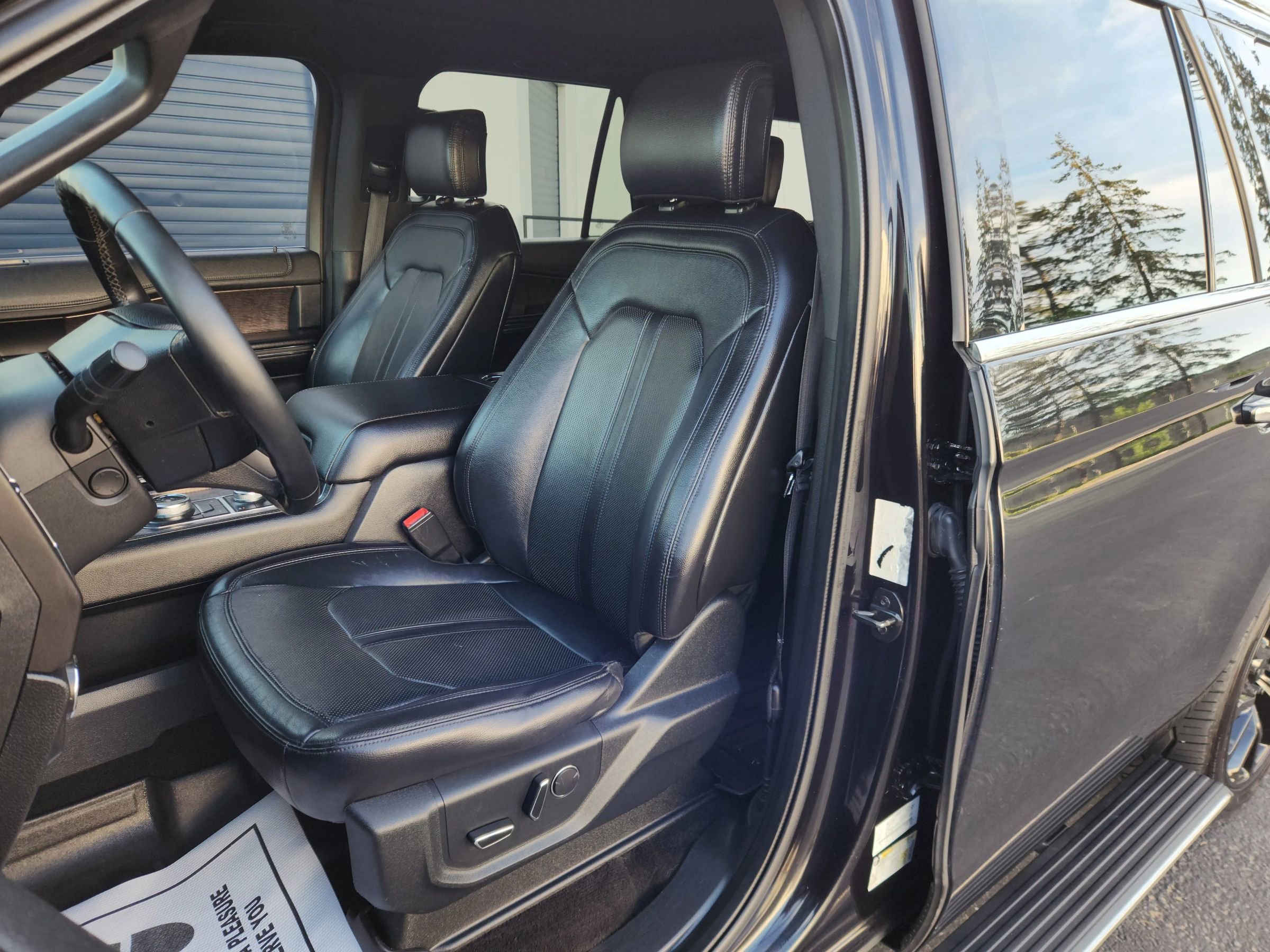 Used 2019 Ford Expedition Max Limited AWD/4WD image 9