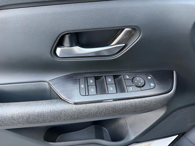 Certified 2025 Nissan Kicks SV w/ Charging Package FWD image 10