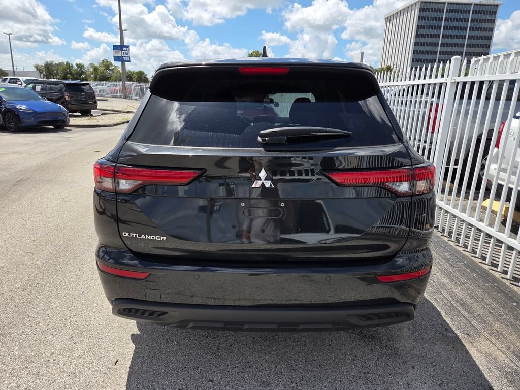 Used 2024 Mitsubishi Outlander ES FWD image 7