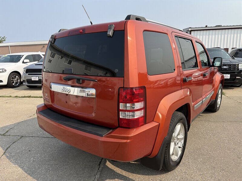 Used 2009 Jeep Liberty Limited AWD/4WD image 5