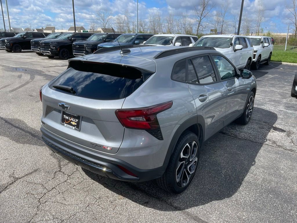 Used 2024 Chevrolet Trax RS w/ Sunroof Package FWD image 7