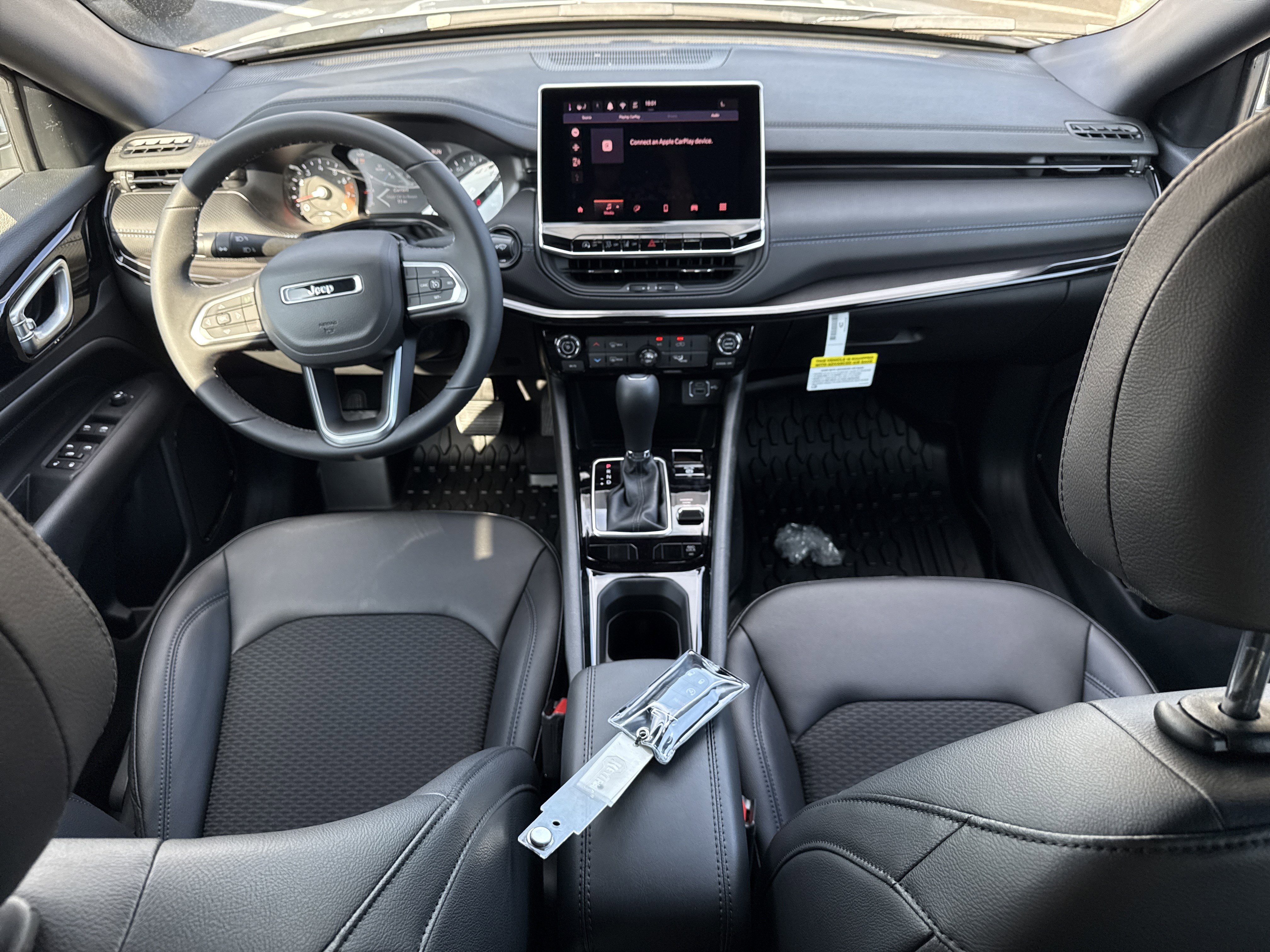 New 2026 Jeep Compass Latitude image 24