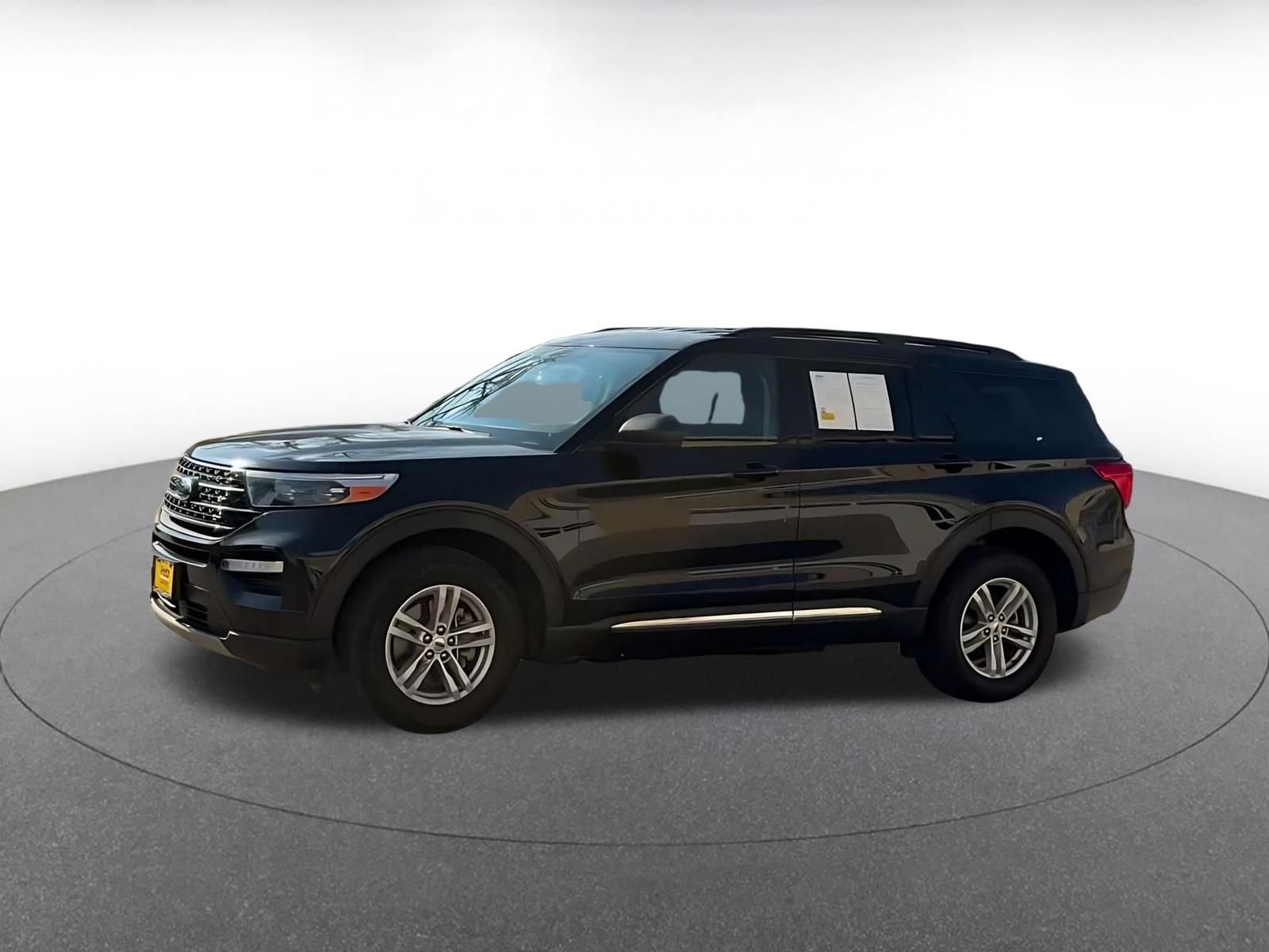 Used 2024 Ford Explorer XLT w/ Equipment Group 202A AWD/4WD image 7