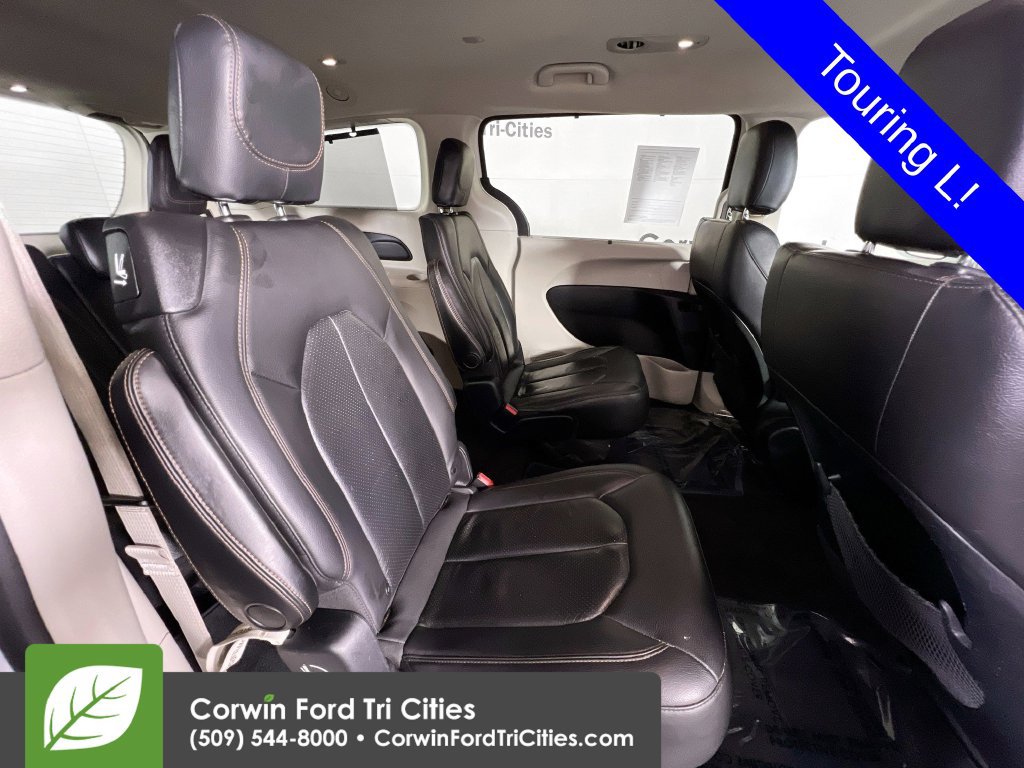 Used 2020 Chrysler Pacifica Touring-L FWD image 17