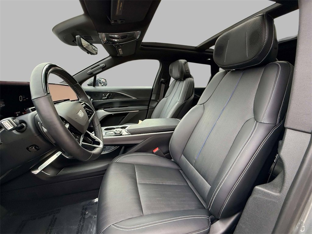 Used 2025 Cadillac Lyriq Luxury w/ LPO, Floor Liner Package image 2