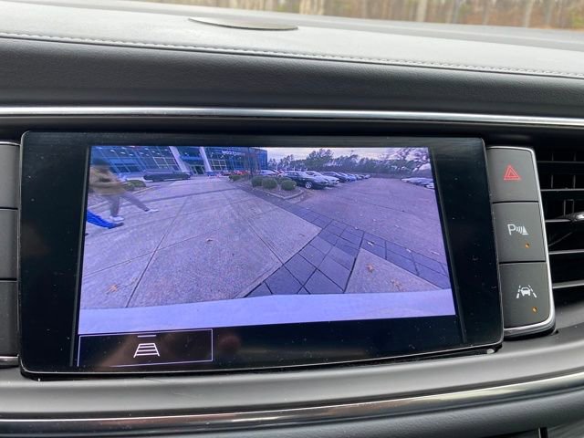Used 2022 Buick Enclave Essence image 13