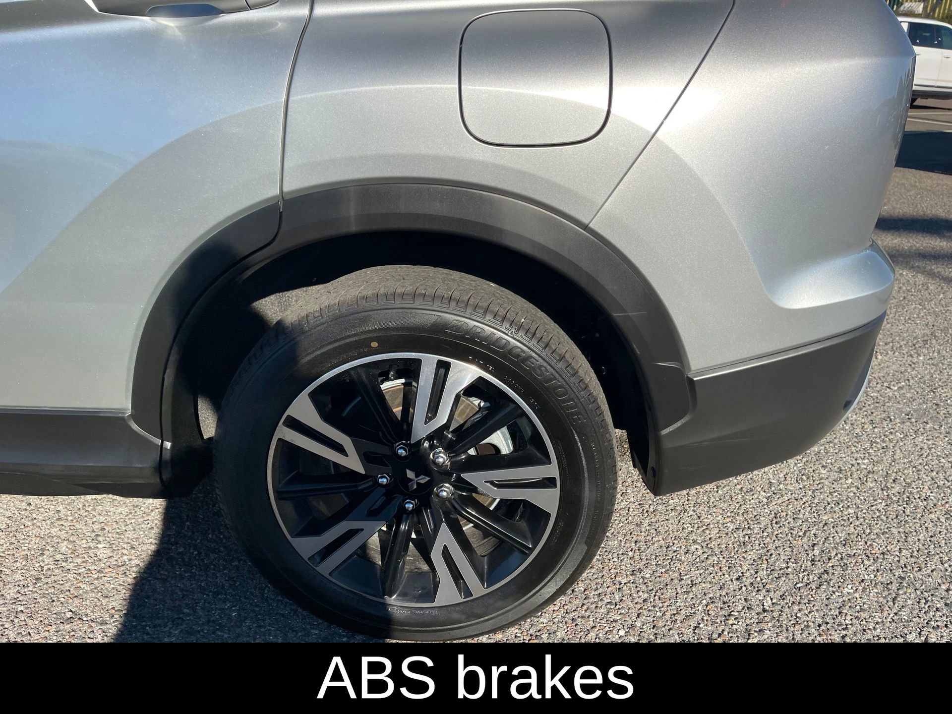 Used 2025 Mitsubishi Eclipse Cross Black Edition image 9