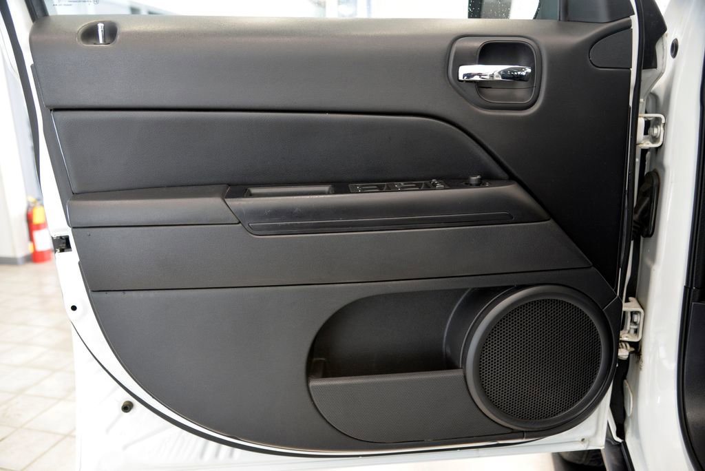 Used 2016 Jeep Patriot High Altitude AWD/4WD image 14
