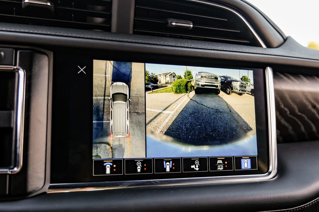 Used 2024 GMC Yukon XL Denali AWD/4WD image 21