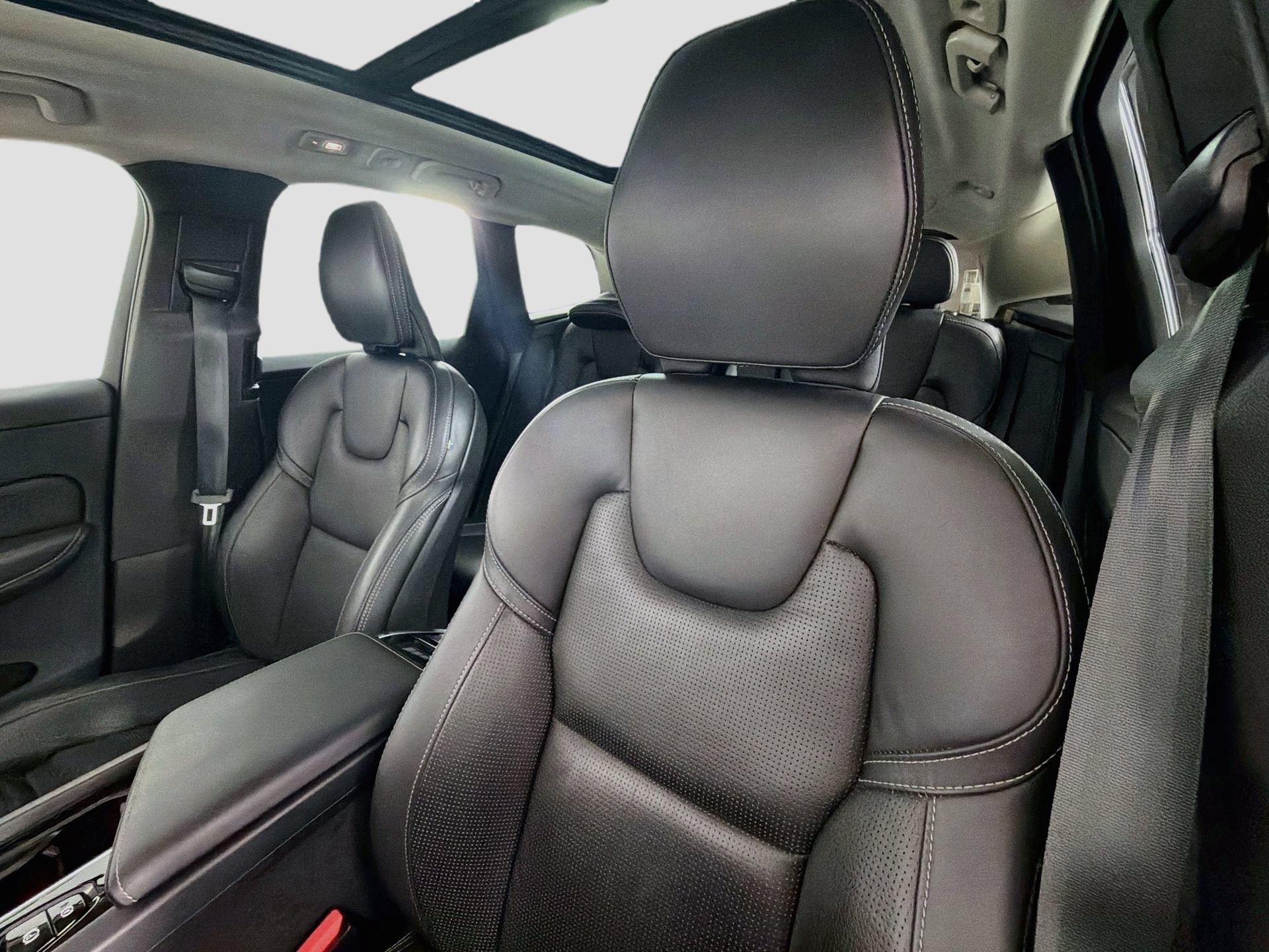 Used 2023 Volvo XC60 B5 Ultimate AWD/4WD image 22