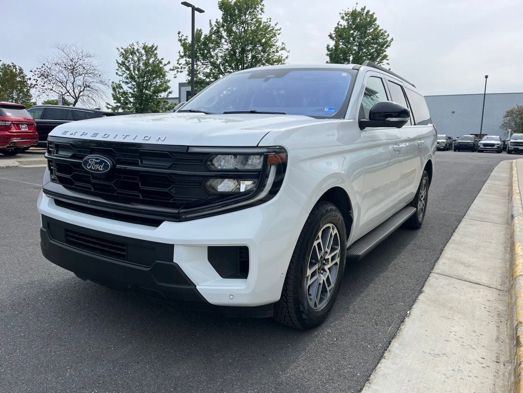 Certified 2025 Ford Expedition Max Active AWD/4WD image 3