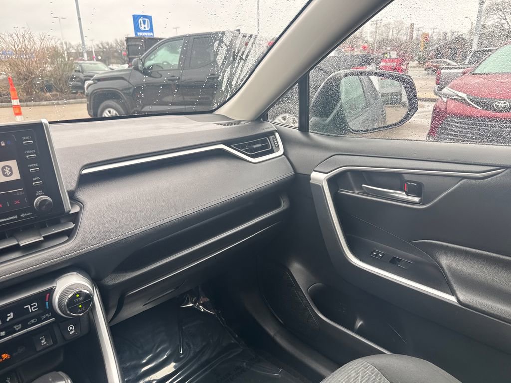 Used 2021 Toyota RAV4 XLE w/ Convenience Package image 29