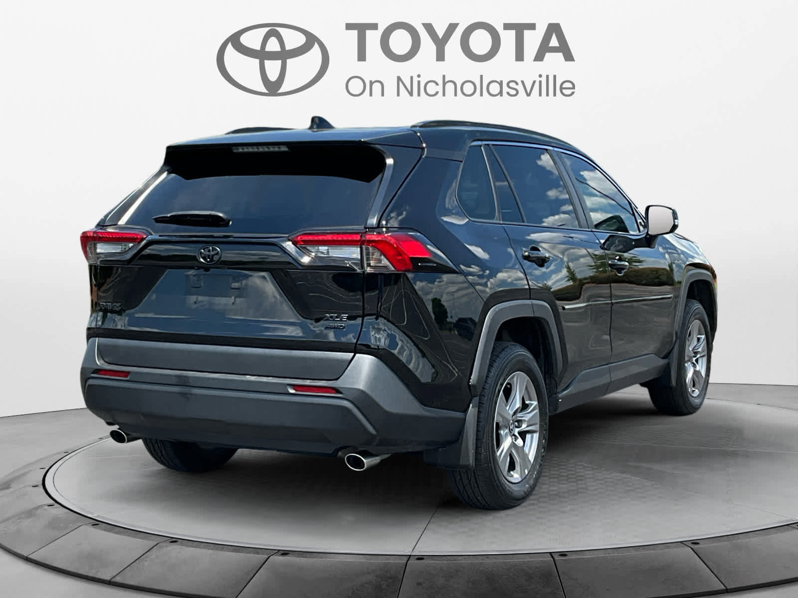 Used 2023 Toyota RAV4 XLE w/ XLE Grade Weather Package AWD/4WD image 5