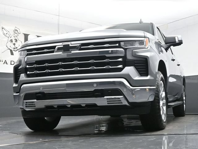 Used 2025 Chevrolet Silverado 1500 LTZ AWD/4WD image 4