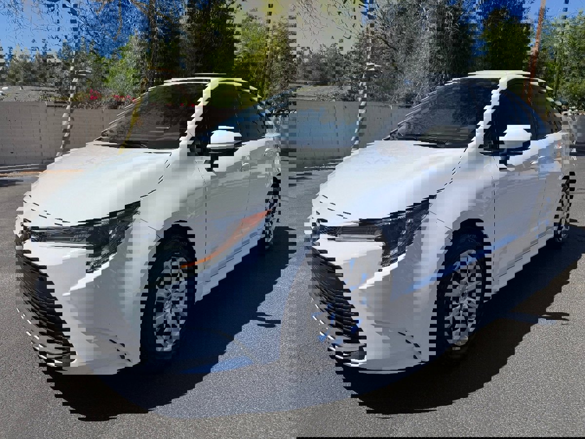 Used 2025 Toyota Corolla LE image 2