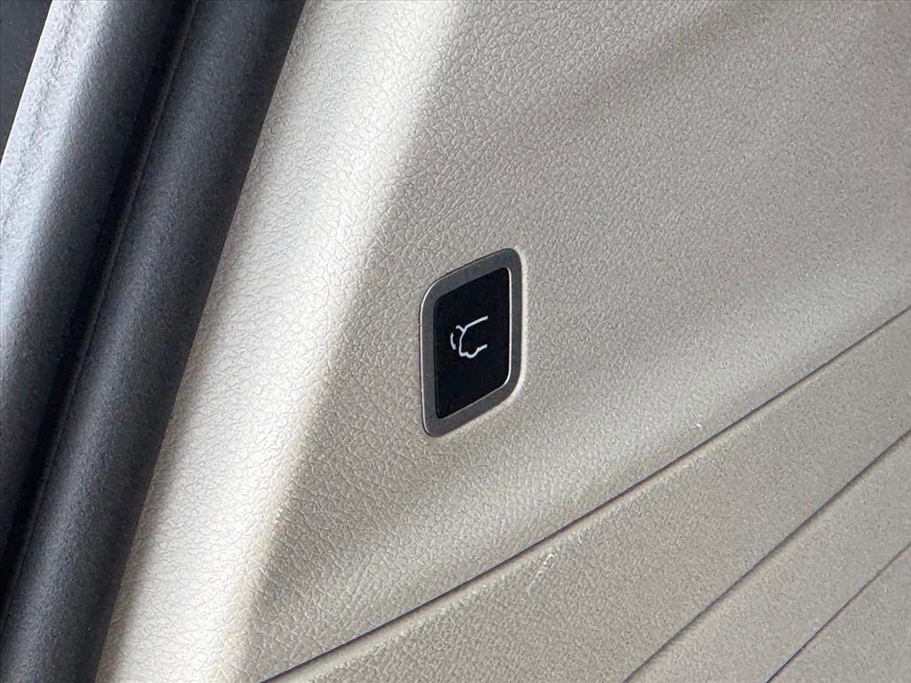 Used 2022 Chrysler Pacifica Touring-L FWD image 6