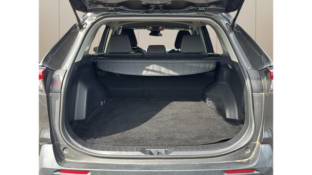 Used 2021 Toyota RAV4 XLE image 9