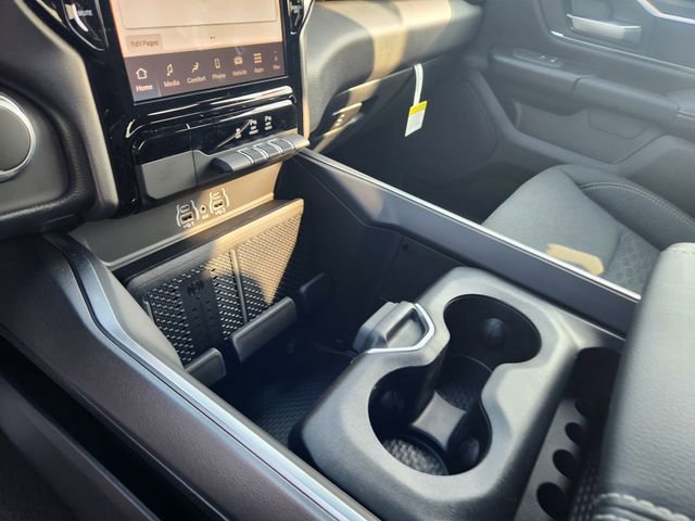 New 2026 RAM 1500 4x4 Crew Cab image 21