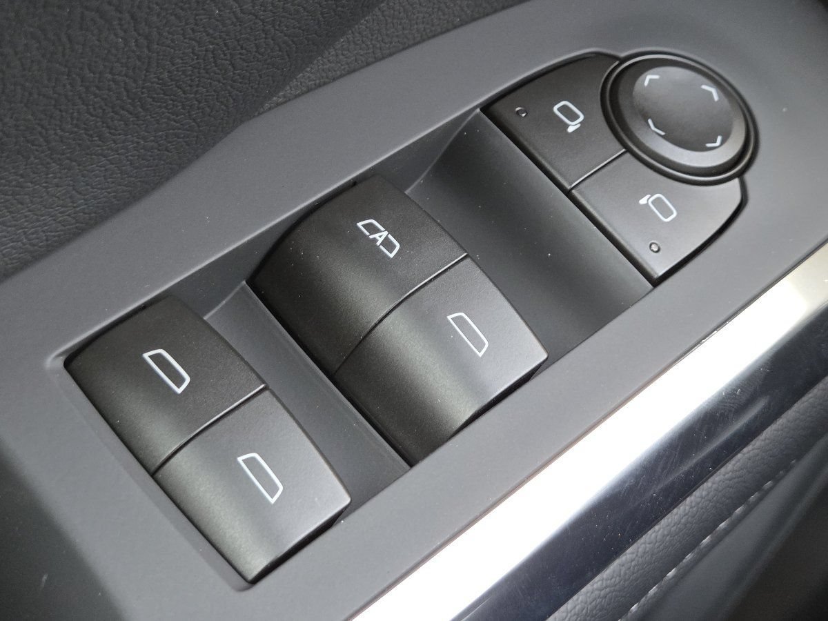 New 2027 Chevrolet Traverse LT w/ Sun and Wheel Package FWD image 35