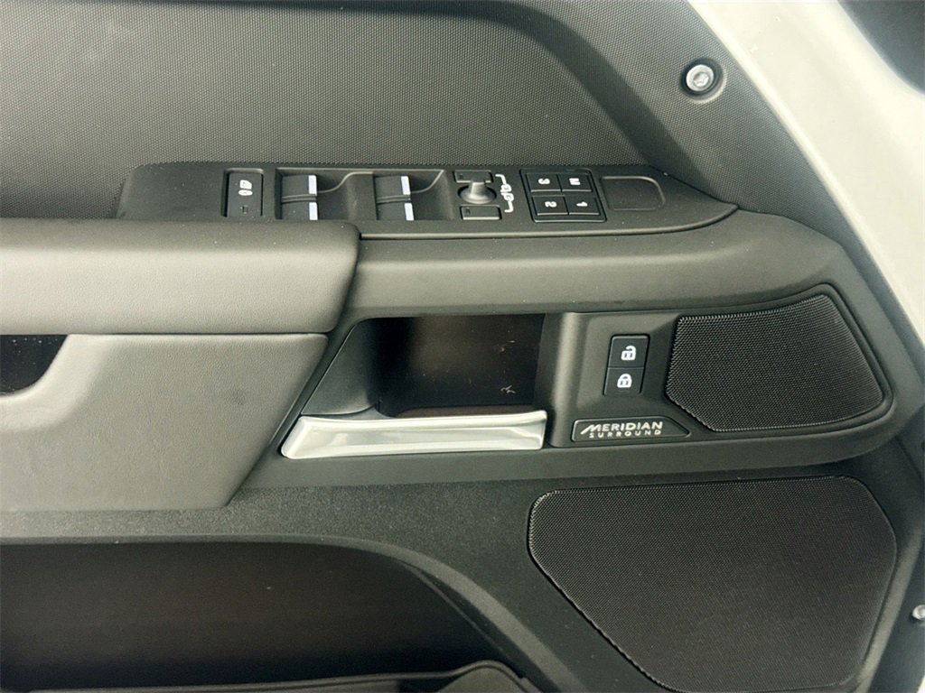New 2026 Land Rover Defender 130 X-Dynamic SE image 16