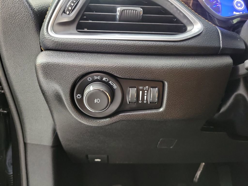 Used 2021 Chrysler Pacifica Pinnacle AWD/4WD image 13
