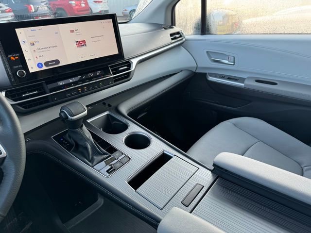 Certified 2025 Toyota Sienna XLE image 22