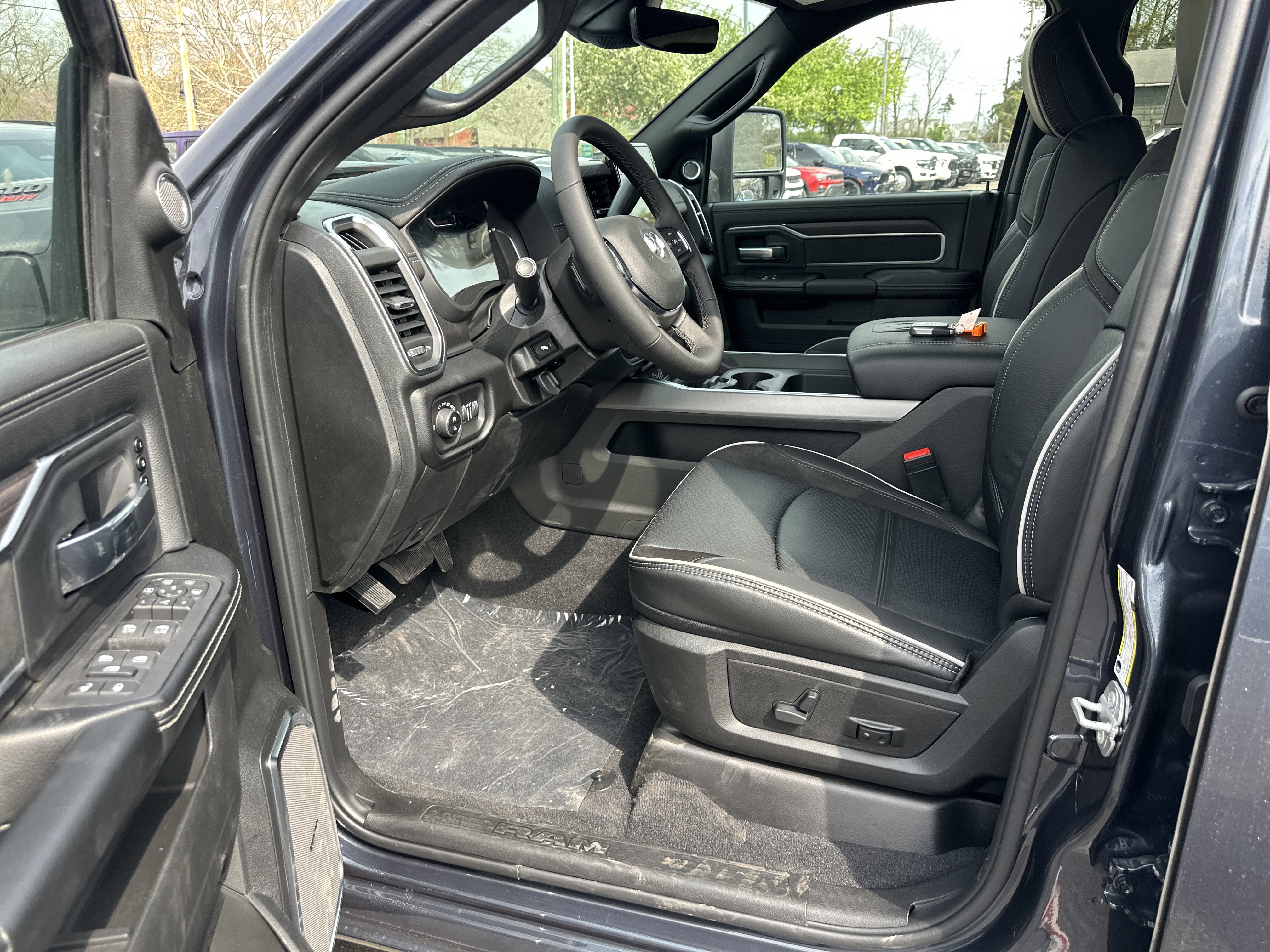 New 2026 RAM 3500 Laramie AWD/4WD image 27