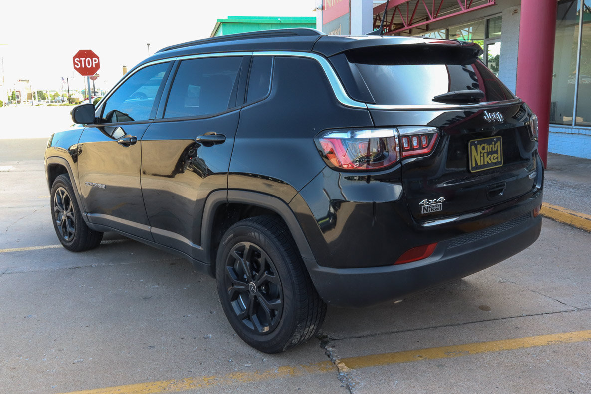 Used 2025 Jeep Compass Latitude AWD/4WD image 6