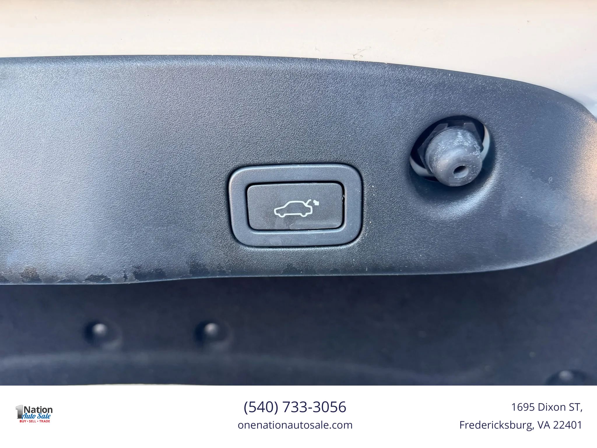 Used 2011 Jaguar XJ RWD image 21