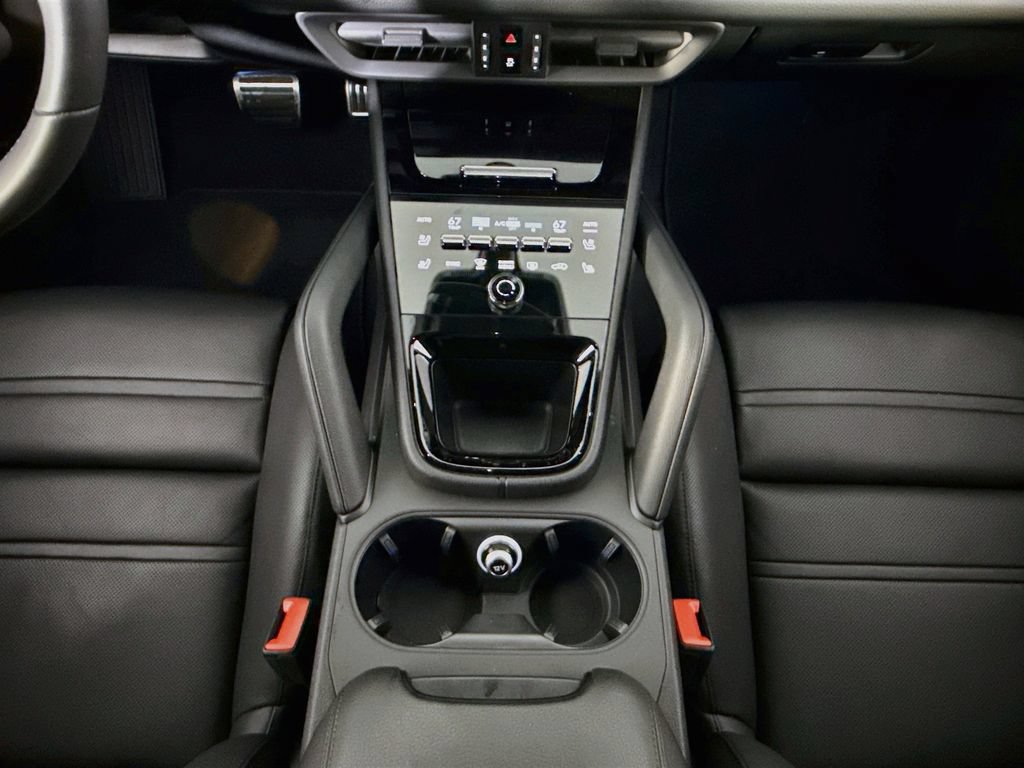 Certified 2026 Porsche Cayenne E-Hybrid Coupe AWD/4WD image 16