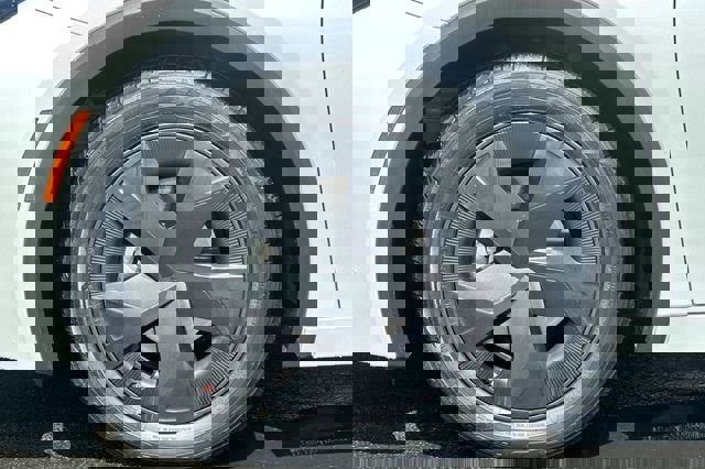 Used 2025 Toyota Prius LE FWD image 29