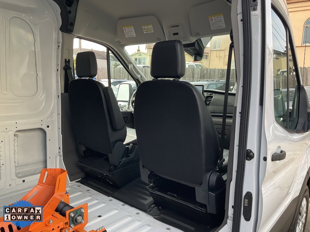 Used 2022 Ford E-Transit Medium Roof image 28