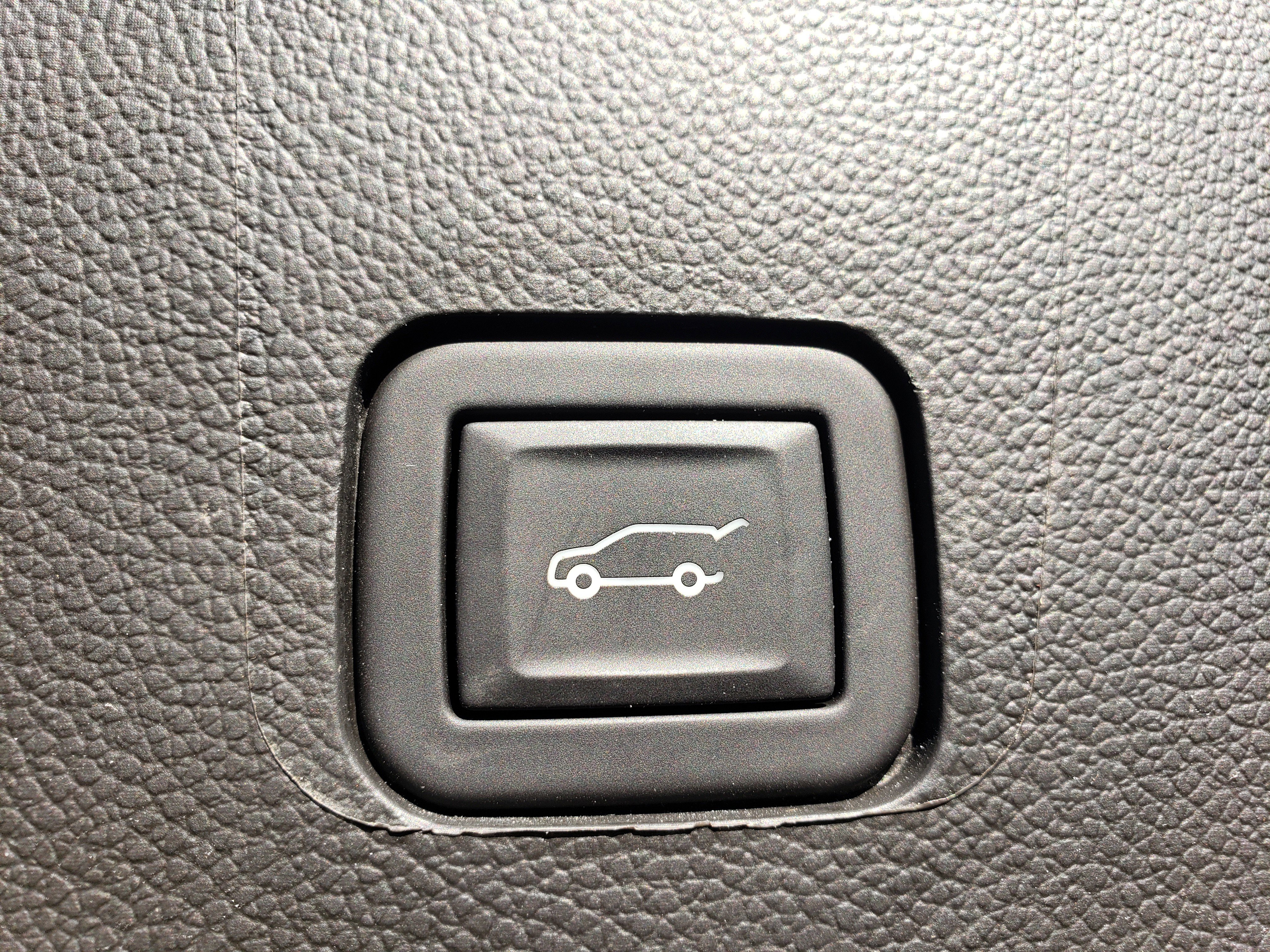 Used 2023 Chevrolet Traverse RS w/ LPO, Floor Liner Package image 12
